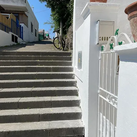 La Casa Sul Porto Di Santa Marina - Isole Eolie